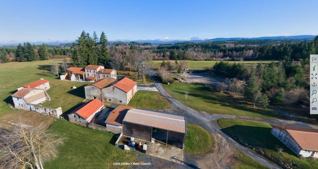 Les Chambres D'Hotes De La Frissonnette Auzelles Exteriör bild