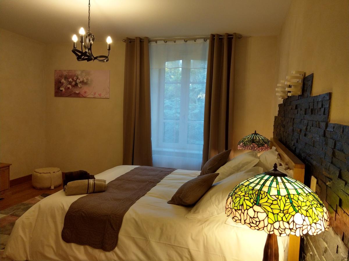 Les Chambres D'Hotes De La Frissonnette Auzelles Exteriör bild