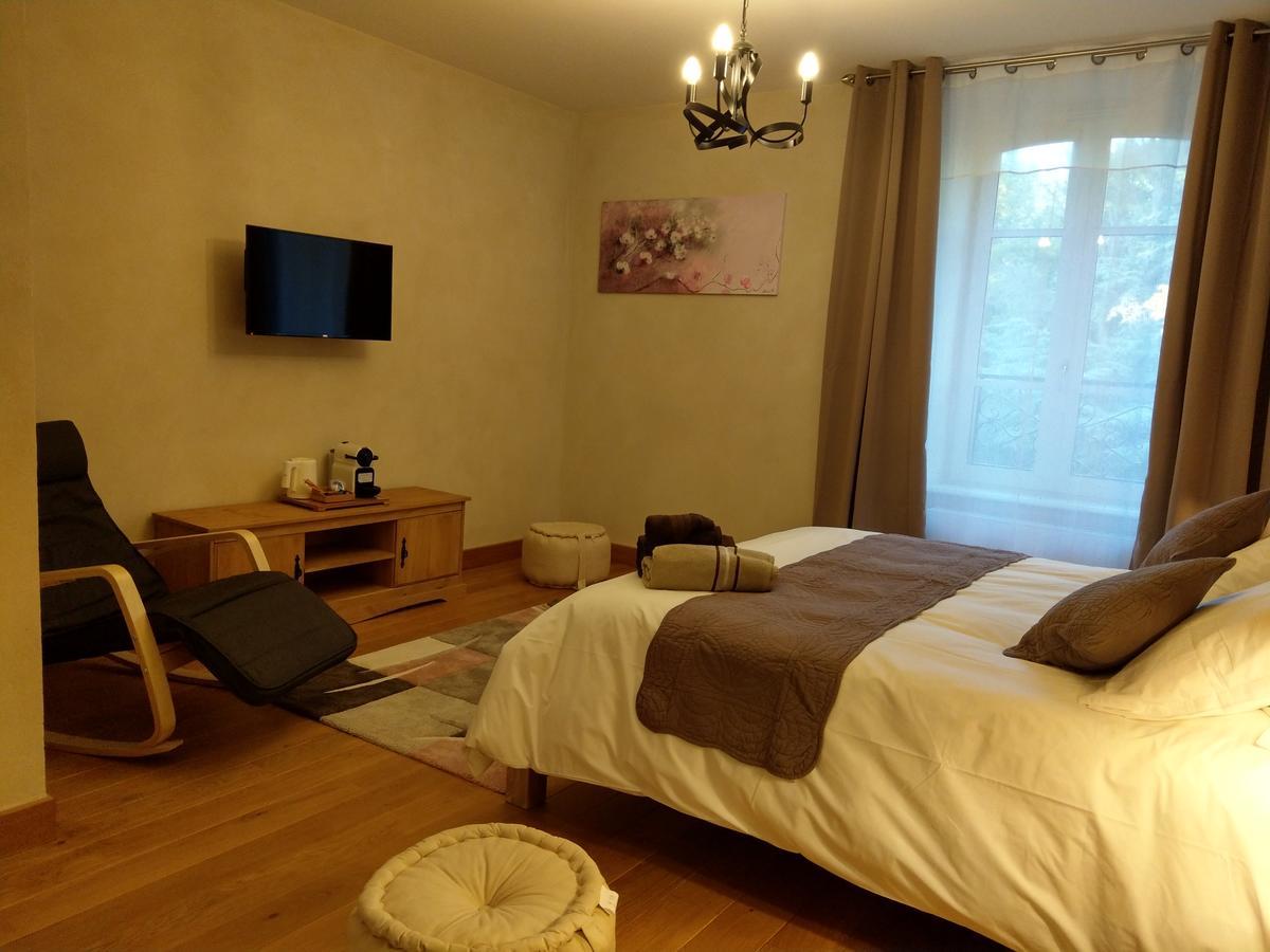 Les Chambres D'Hotes De La Frissonnette Auzelles Exteriör bild